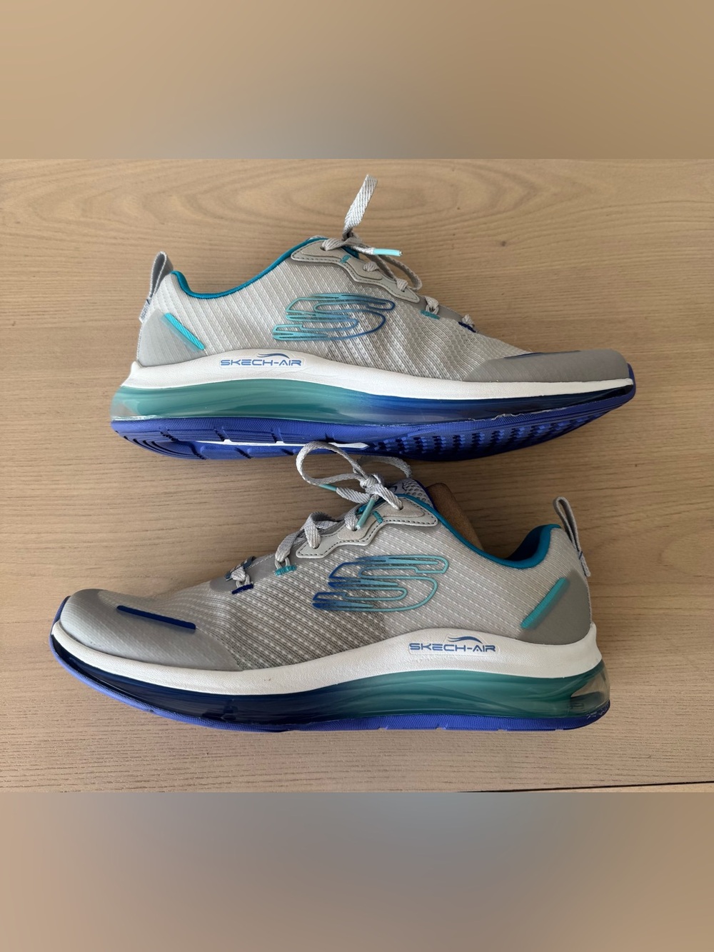 Skechers Skech-Air 2.0 Training Sneakers in Gray & Teal with Blue Sole / Size 9